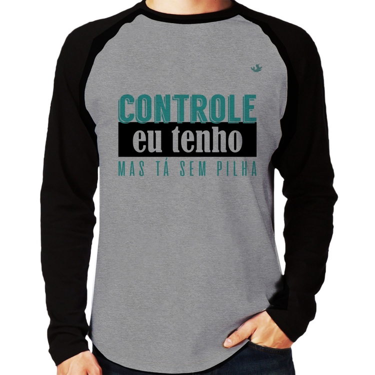 Camiseta Raglan Controle eu tenho, mas tá sem pilha Manga Longa - Cinza/Preto