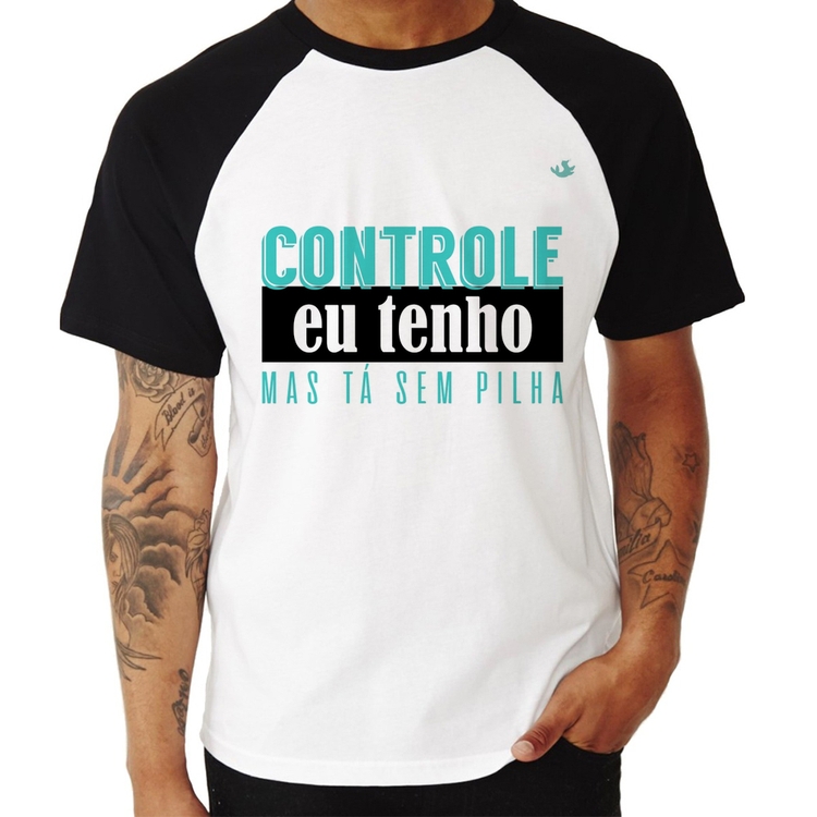 Camiseta Raglan Controle eu tenho, mas tá sem pilha