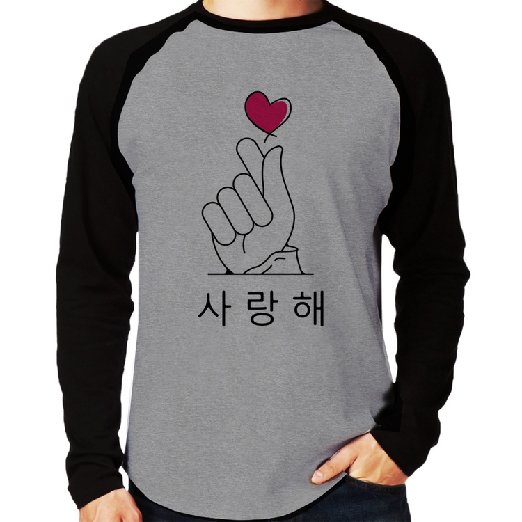 Camiseta Raglan Coração coreano (te amo) Manga Longa - Cinza/Preto