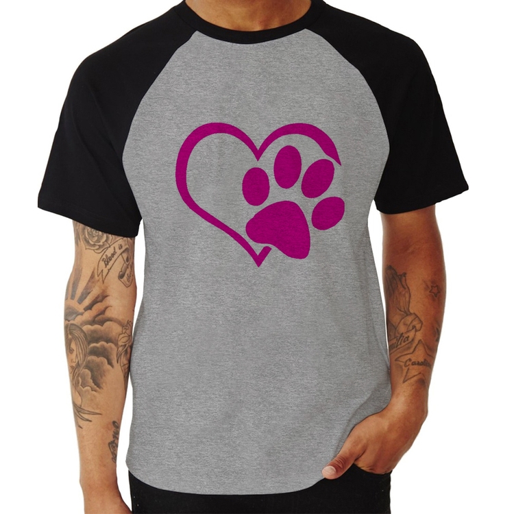 Camiseta Raglan Coração Patinha Rosa - Cinza/Preto