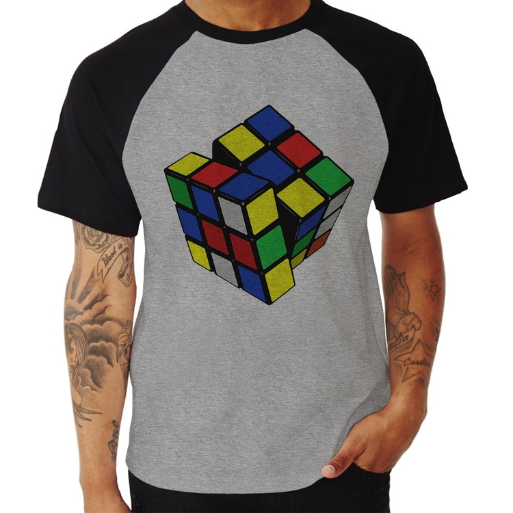 Camiseta Raglan Cubo Mágico - Cinza/Preto