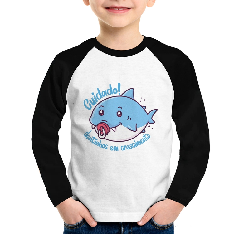 Camiseta Raglan Infantil Cuidado! Dentinhos em crescimento (Azul) Manga Longa
