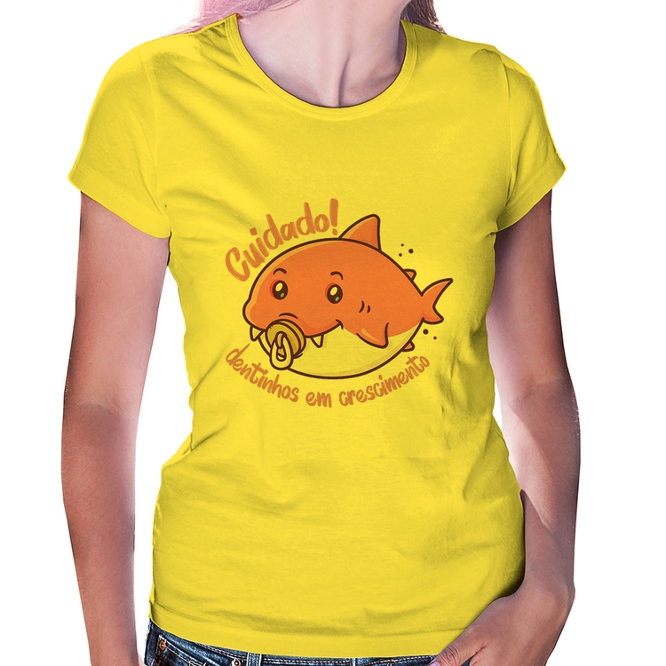 Baby Look Cuidado! Dentinhos em crescimento (Rosa) - Amarela