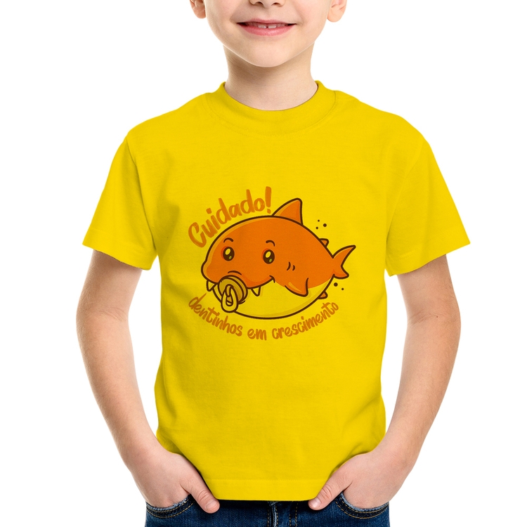 Camiseta Infantil Cuidado! Dentinhos em crescimento (Rosa) - Amarela