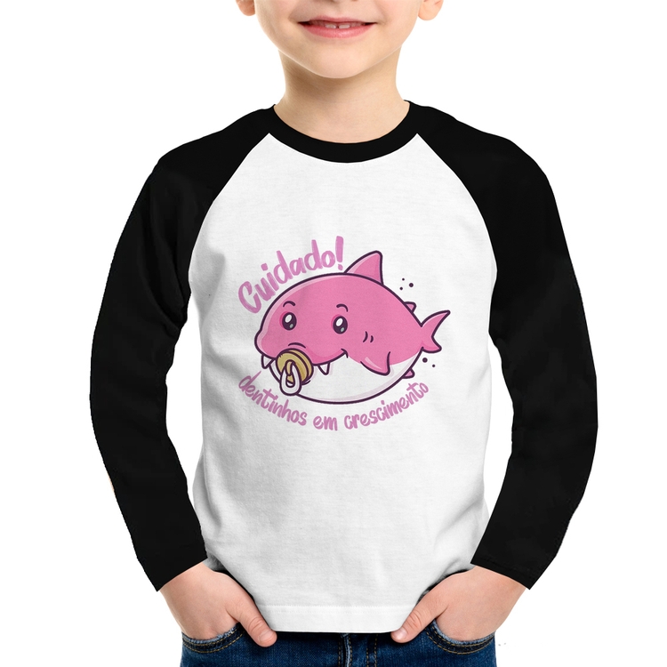 Camiseta Raglan Infantil Cuidado! Dentinhos em crescimento (Rosa) Manga Longa