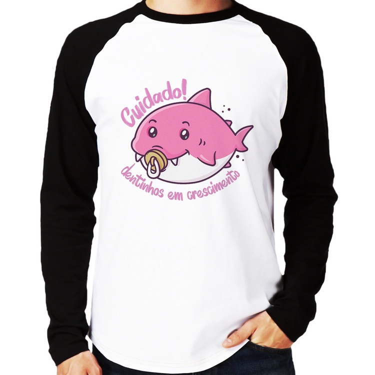 Camiseta Raglan Cuidado! Dentinhos em crescimento (Rosa) Manga Longa