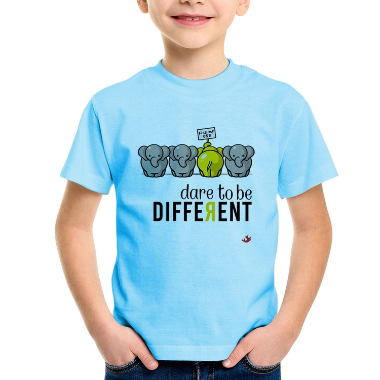 Camiseta Infantil Dare to be different - Azul Bebê