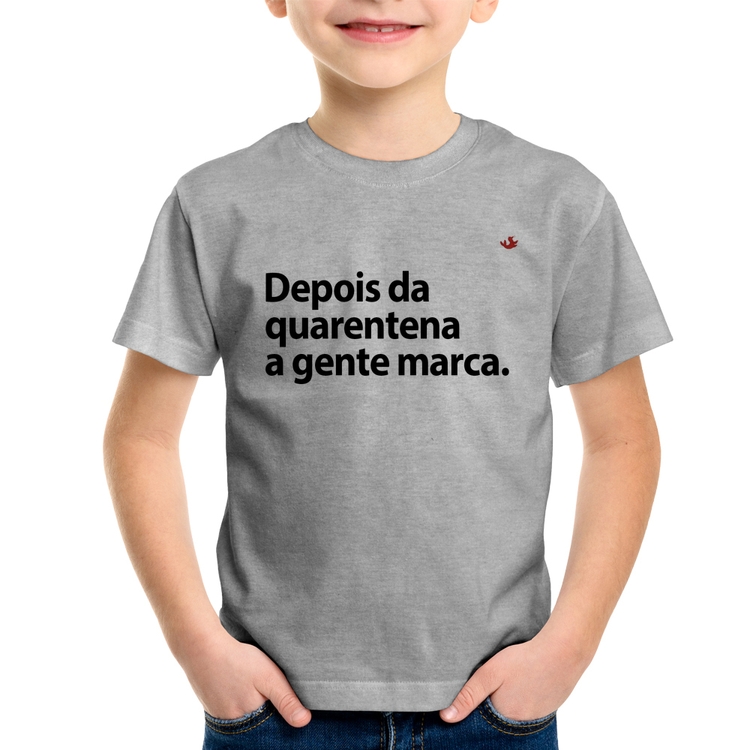 Camiseta Infantil Depois da quarentena a gente marca - Cinza