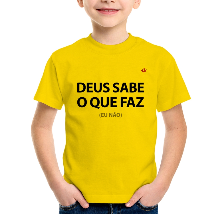 Camiseta Infantil Deus sabe o que faz, eu não - Amarela