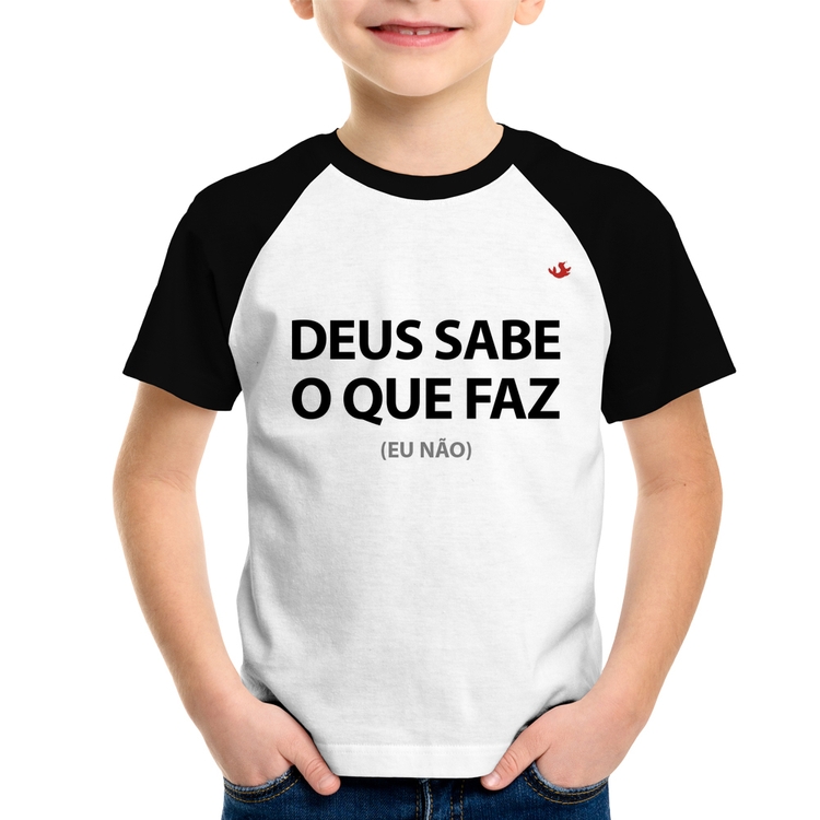Camiseta Raglan Infantil Deus sabe o que faz, eu não