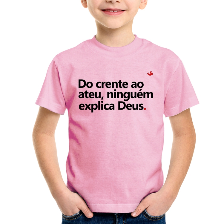 Camiseta Infantil Do crente ao ateu, ninguém explica Deus - Rosa Bebê
