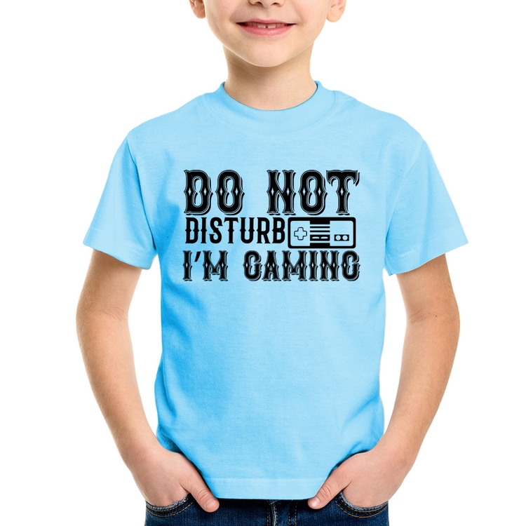 Camiseta Infantil Do Not Disturb I'm Gaming - Azul Bebê