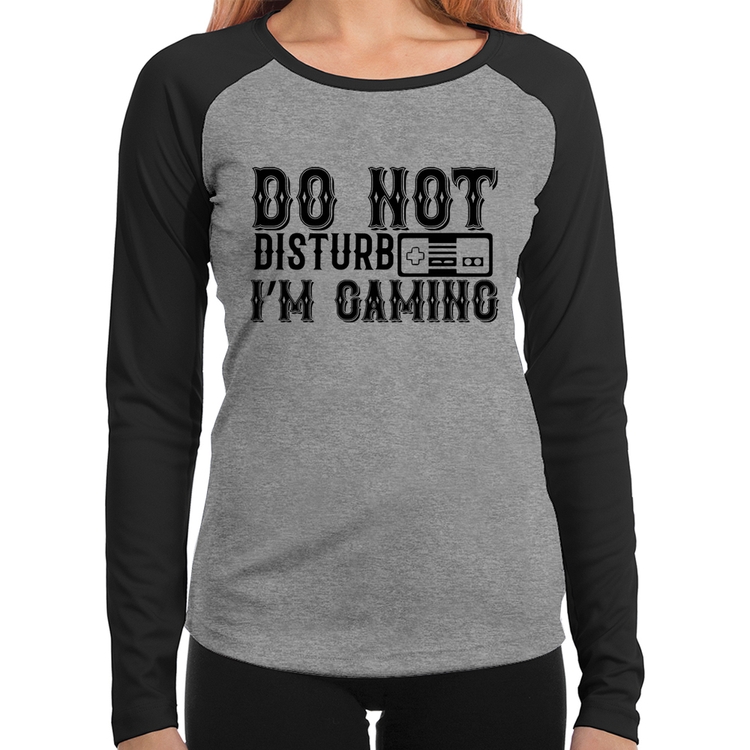Baby Look Raglan Do Not Disturb I'm Gaming Manga Longa - Cinza/Preto