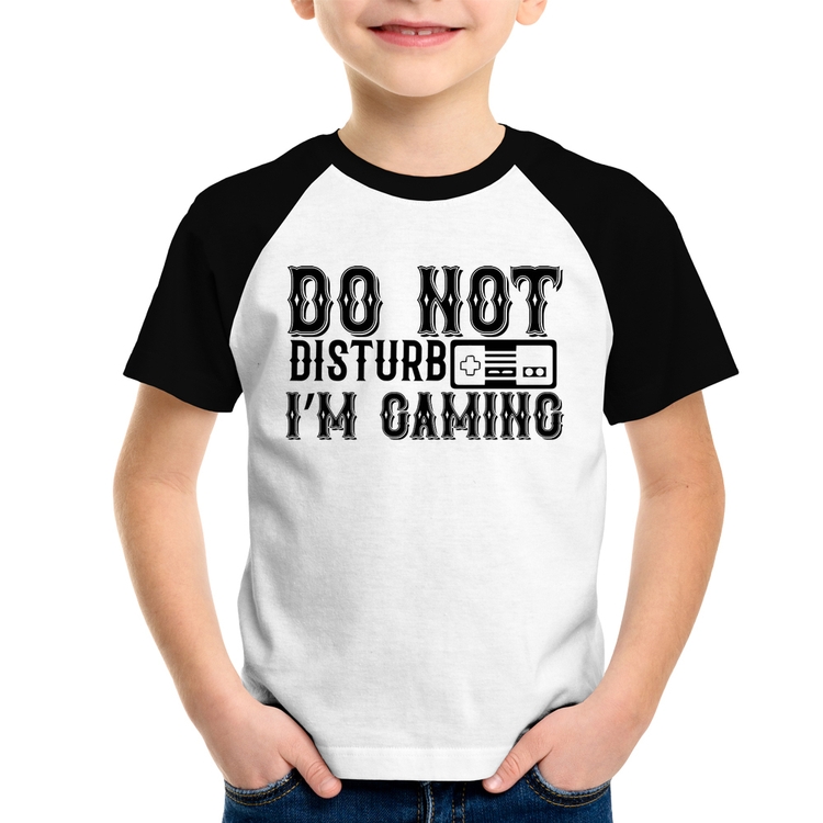 Camiseta Raglan Infantil Do Not Disturb I'm Gaming