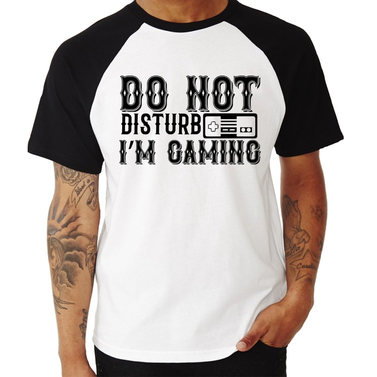 Camiseta Raglan Do Not Disturb I'm Gaming
