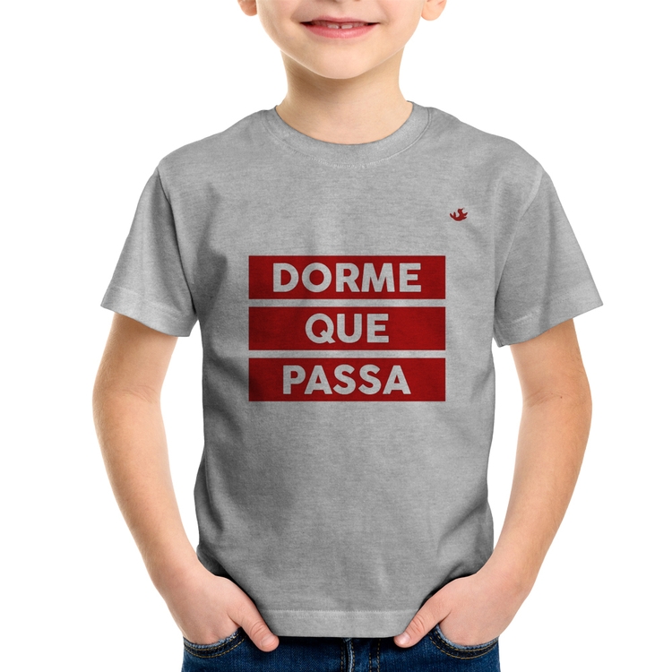 Camiseta Infantil Dorme que passa - Cinza