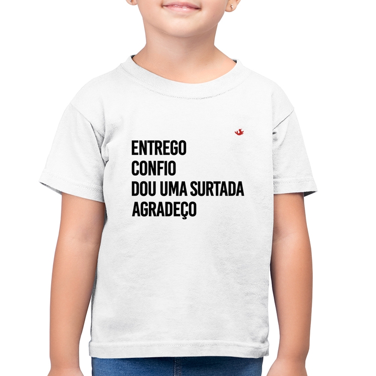 Camiseta Algodão Infantil Dou uma surtada - Branca