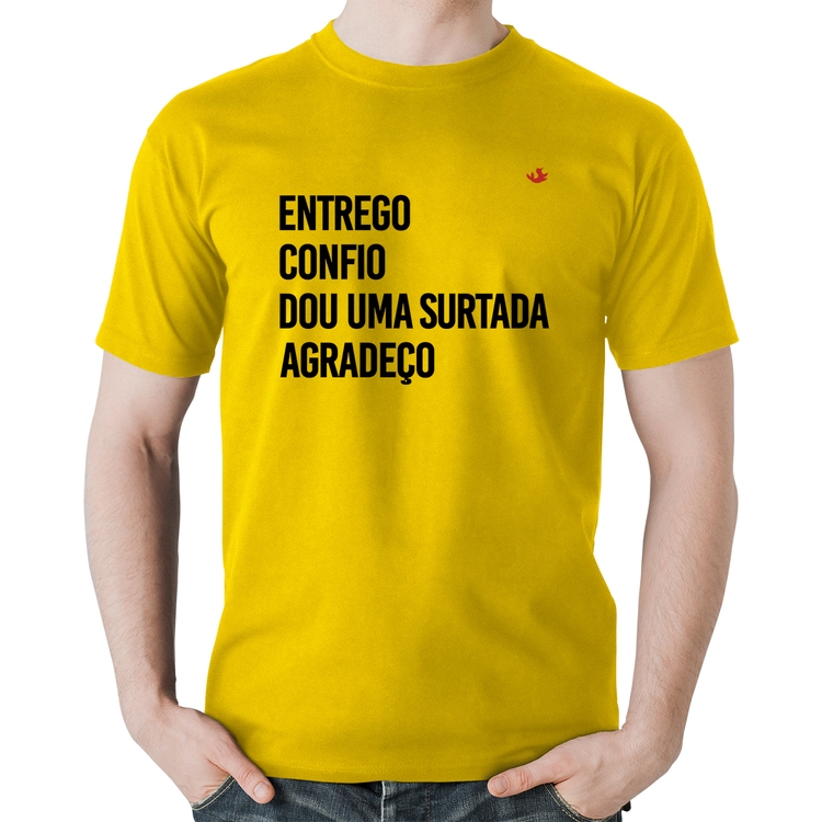 Camiseta Algodão Dou uma surtada - Amarela
