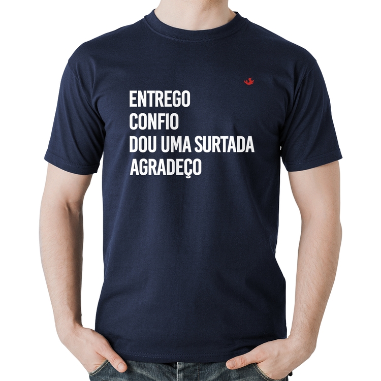 Camiseta Algodão Dou uma surtada - Marinho