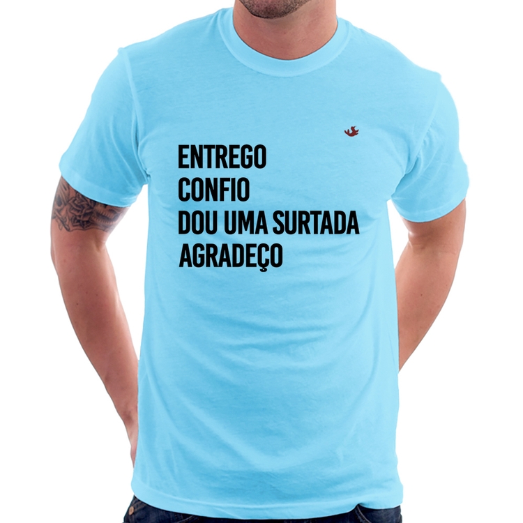 Camiseta Dou uma surtada - Azul Bebê