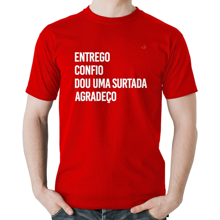 Camiseta Algodão Dou uma surtada - Vermelha