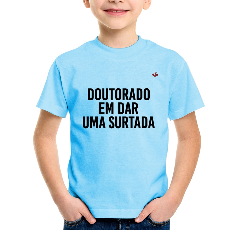 Camiseta Infantil Doutorado em dar uma surtada - Azul Bebê