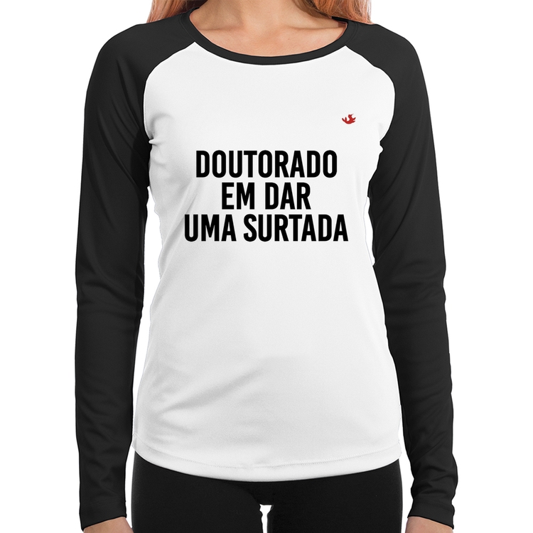 Baby Look Raglan Doutorado em dar uma surtada Manga Longa
