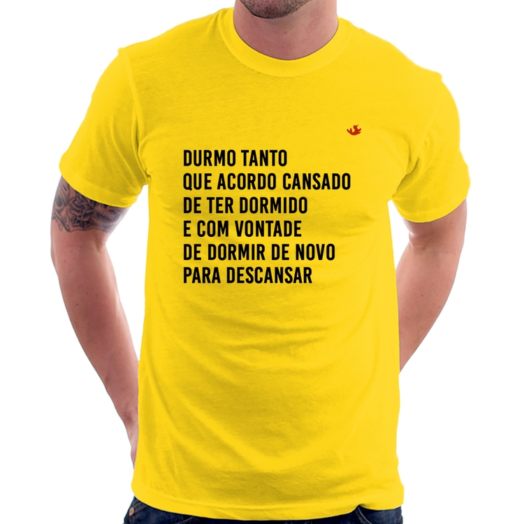 Camiseta Durmo tanto que acordo cansado - Amarela