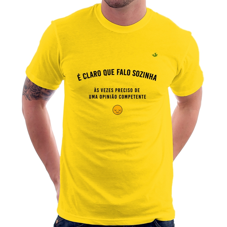 Camiseta É claro que falo sozinha, as vezes preciso de uma opinião competente - Amarela