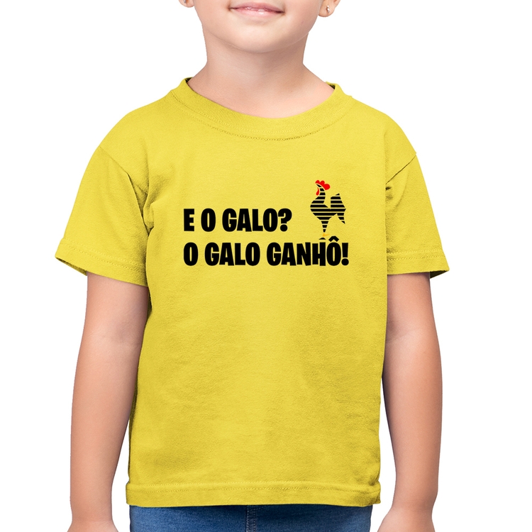 Camiseta Algodão Infantil E o galo? O galo ganhô! - Amarelo Canário