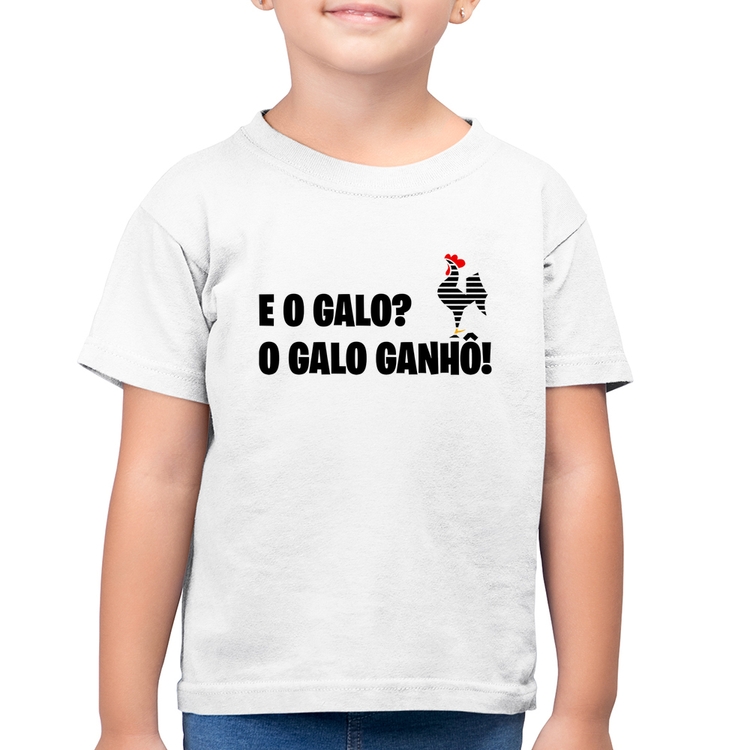 Camiseta Algodão Infantil E o galo? O galo ganhô! - Branca