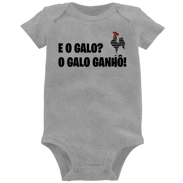 Body Bebê E o galo? O galo ganhô! - Cinza
