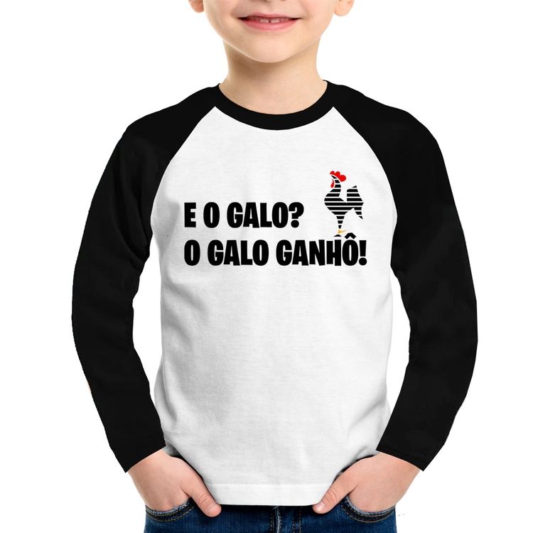 Camiseta Raglan Infantil E o galo? O galo ganhô! Manga Longa