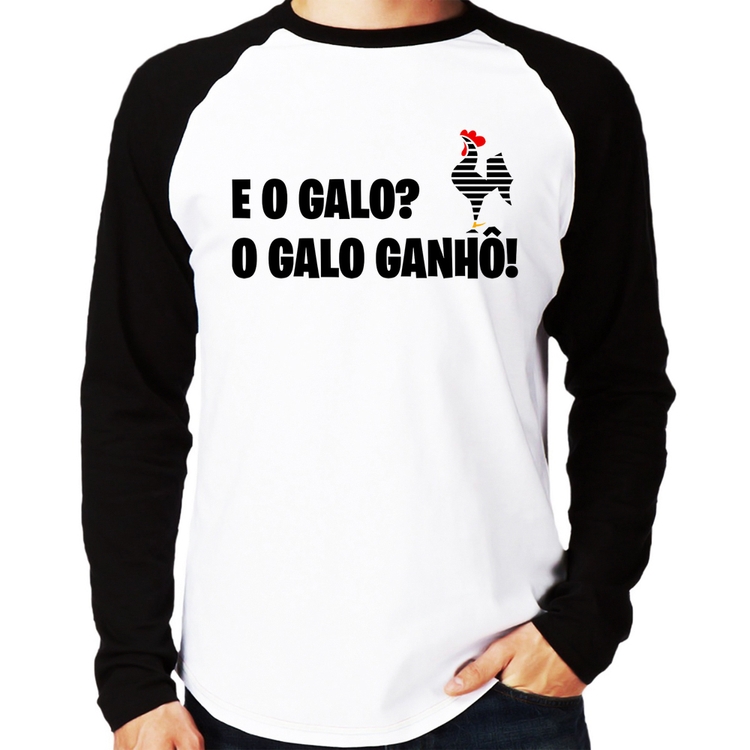 Camiseta Raglan E o galo? O galo ganhô! Manga Longa