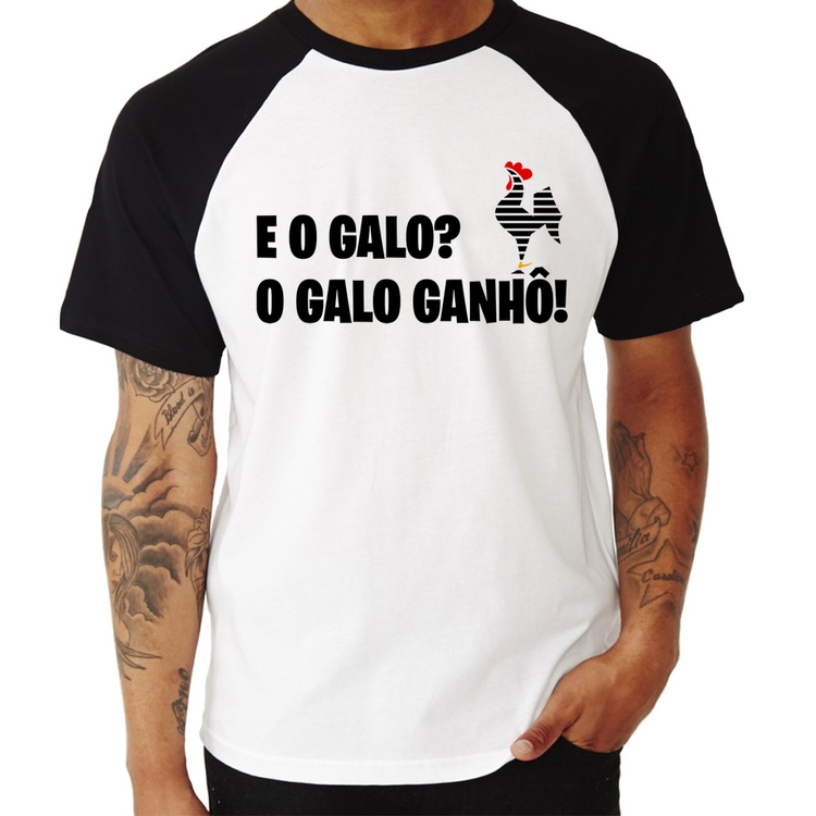 Camiseta Raglan E o galo? O galo ganhô!