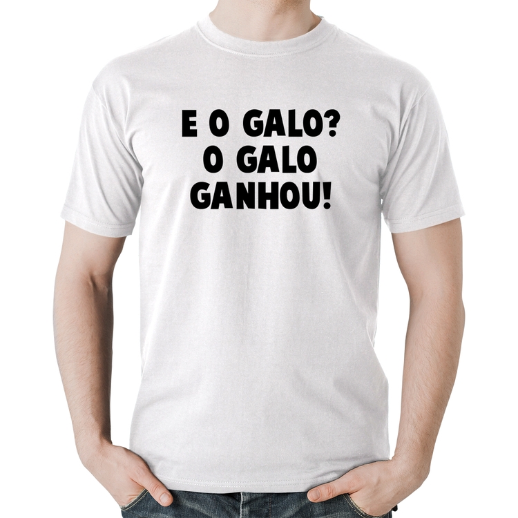 Camiseta Algodão E o galo? O galo ganhou! - Branca