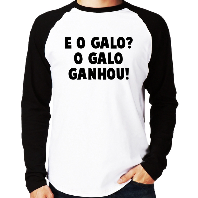 Camiseta Raglan E o galo? O galo ganhou! Manga Longa