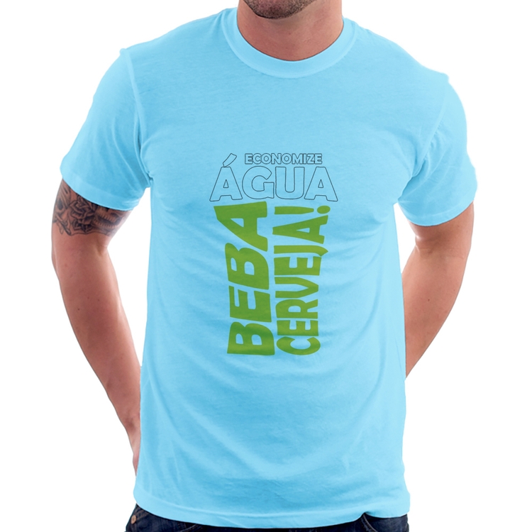 Camiseta Economize água, beba cerveja - Azul Bebê