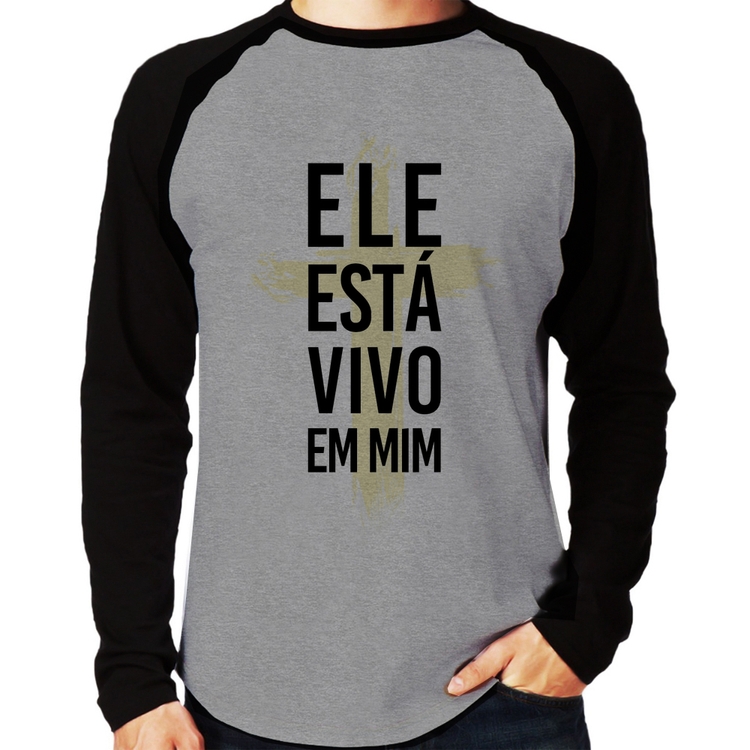 Camiseta Raglan Ele está vivo em mim Manga Longa - Cinza/Preto