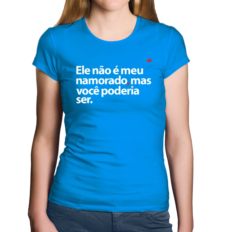 Baby Look Algodão Ele não é meu namorado, mas você poderia ser - Azul