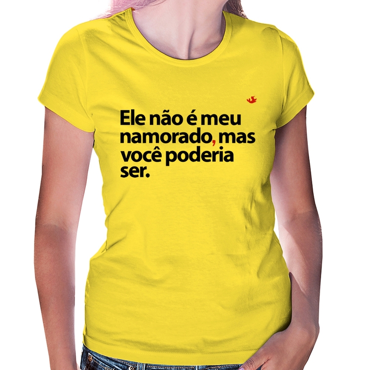 Baby Look Ele não é meu namorado, mas você poderia ser - Amarela