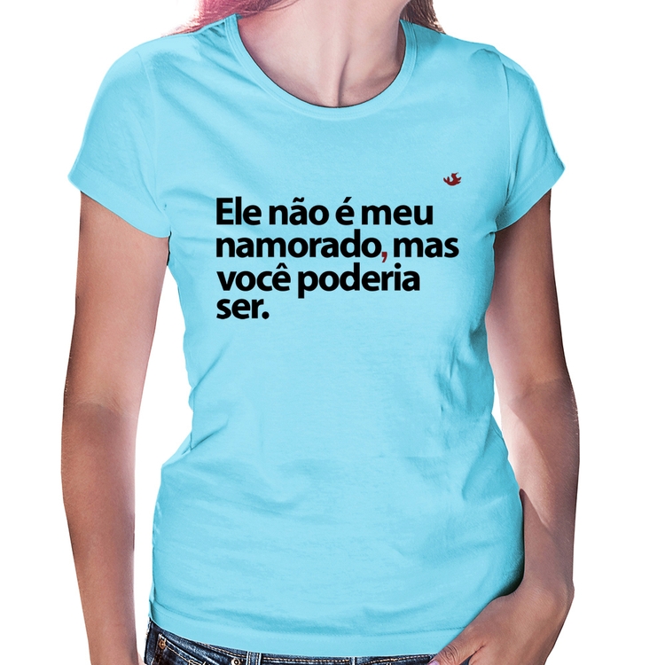 Baby Look Ele não é meu namorado, mas você poderia ser - Azul Bebê