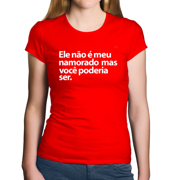 Baby Look Algodão Ele não é meu namorado, mas você poderia ser - Vermelha