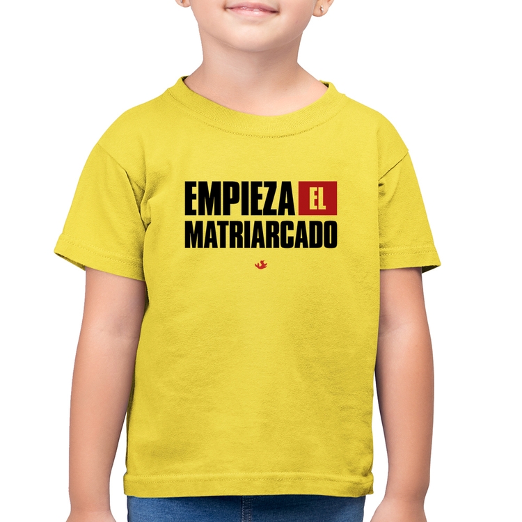 Camiseta Algodão Infantil ¡Empieza el matriarcado! - Amarelo Canário