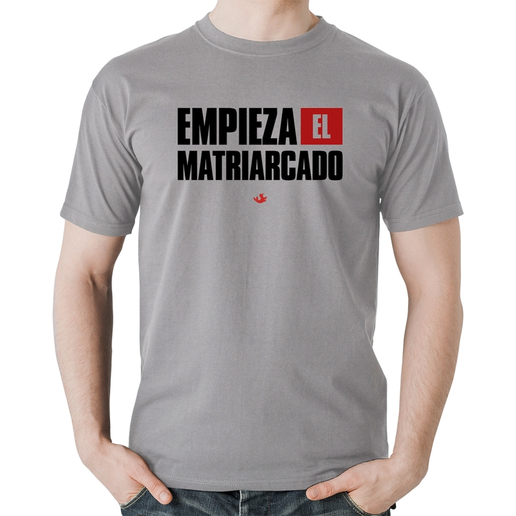 Camiseta Algodão ¡Empieza el matriarcado! - Cinza