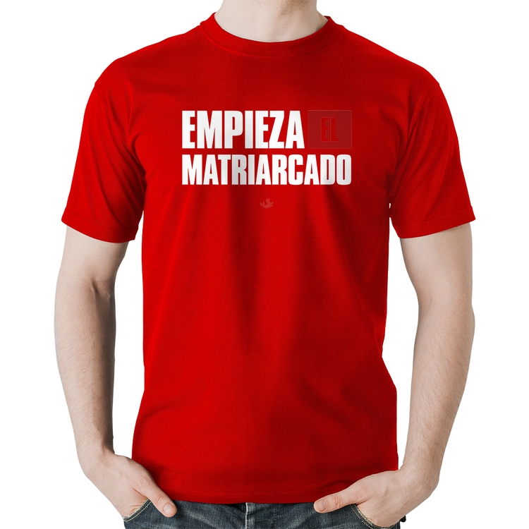 Camiseta Algodão ¡Empieza el matriarcado! - Vermelha
