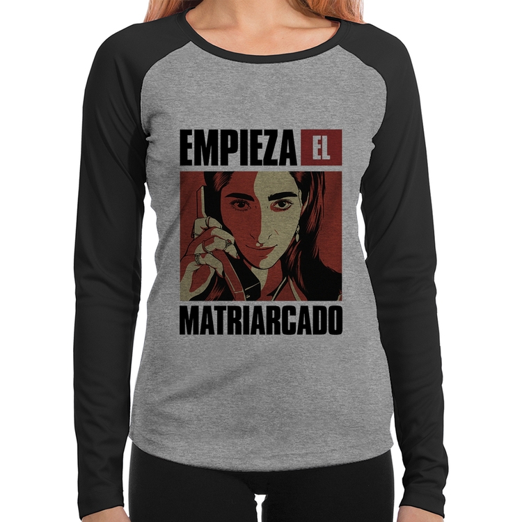 Baby Look Raglan Empieza el matriarcado Manga Longa - Cinza/Preto