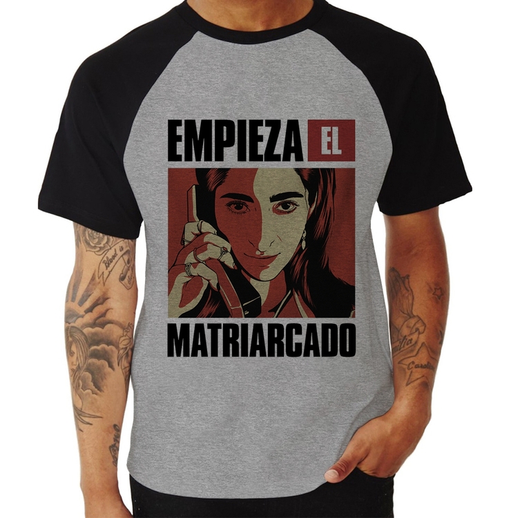 Camiseta Raglan Empieza el matriarcado - Cinza/Preto