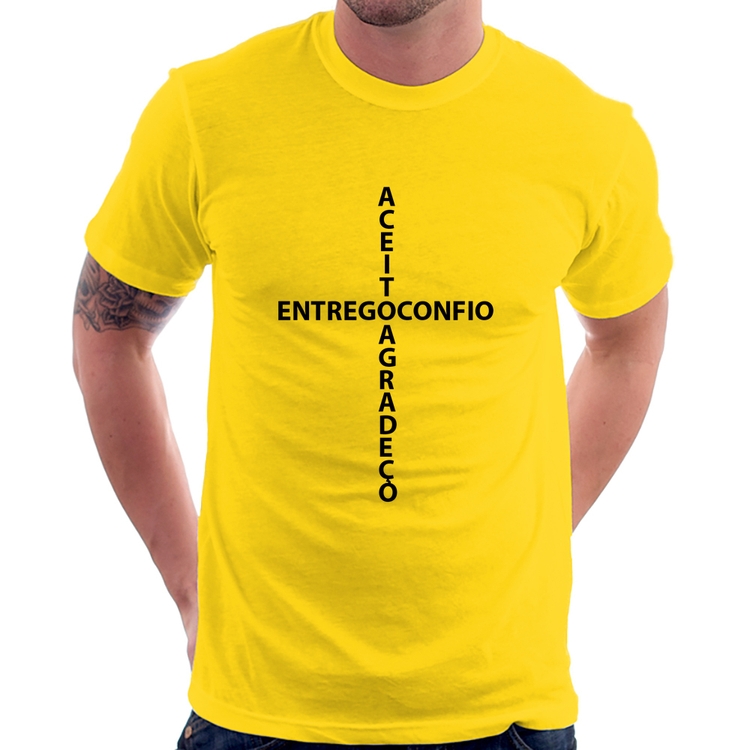 Camiseta Entrego, Confio, Aceito, Agradeço - Amarela
