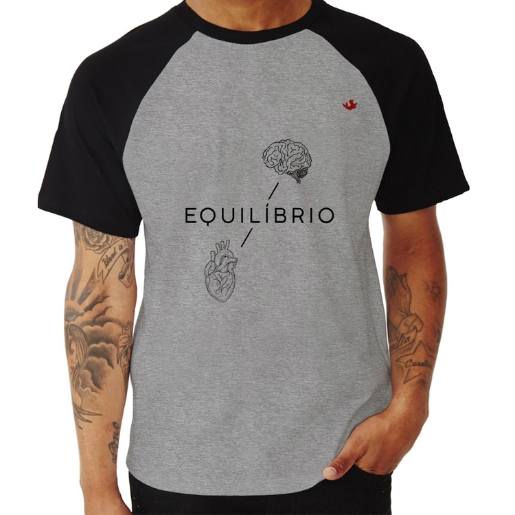 Camiseta Raglan Equilíbrio - Cinza/Preto